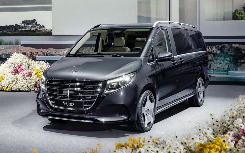 Mercedes-Benz V-Class Falcon с водителем в Дубае