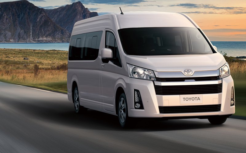 Toyota HiAce с водителем в Дубае